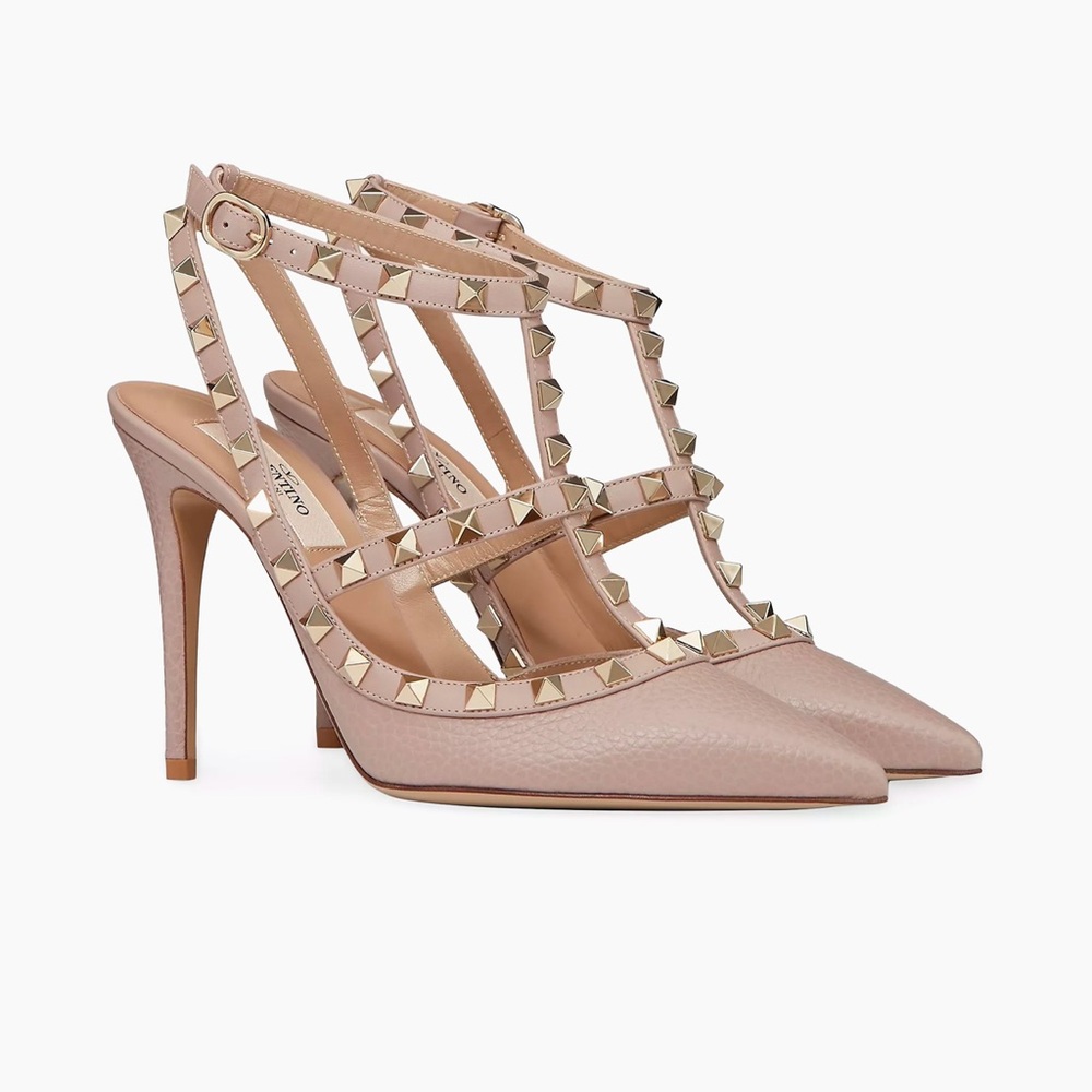 Valentino Garavani Rockstud Ankle Strap Pump in Grainy Leather, Poudre 36.5